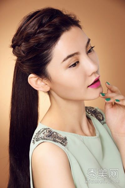 长假和美丽的旅行7步DIY优雅的法国编织头发
