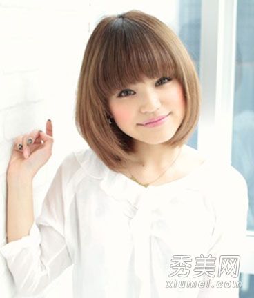 宽脸女孩合适发型流行短发