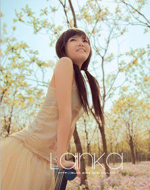 美丽的夏日发型是梦中情人的化身。