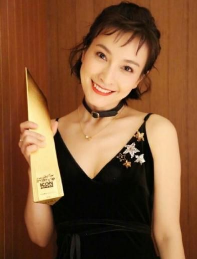 潘玮柏给吴昕寄了什么牌子的项链?来自吴昕的同一条卡地亚项链多少钱