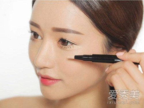 如何化妆裸妆看起来更好