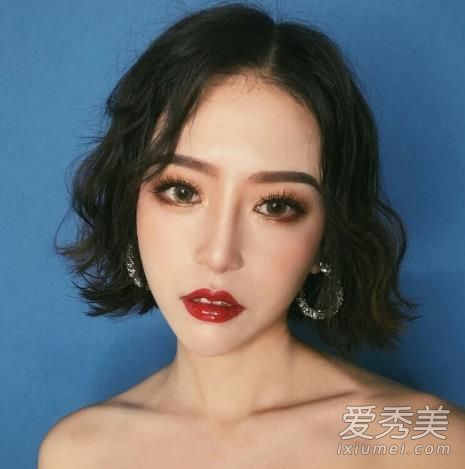 你一定知道长发和普通短发女神的4种脸型的搭配!