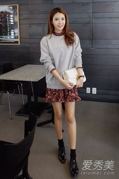 以清新的学院派风格着装以降低年龄