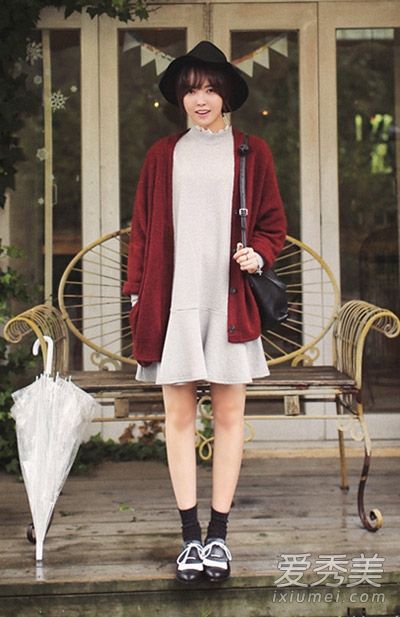五一外出风格针织开衫，搭配漂亮的裙子
