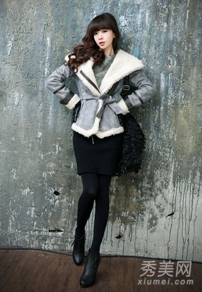 新年佳偶:时尚外套+短靴吸引眼球