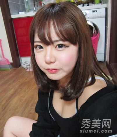 韩国发型,熟练的面部化妆,圆脸和快速的手掌脸