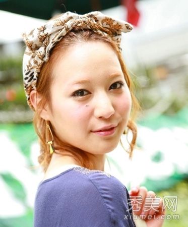 化妆品在日本街头很受欢迎。森“化上女巫的妆