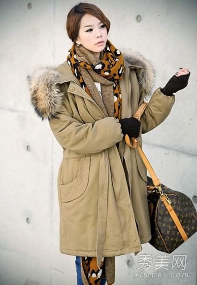 韩版时尚外套很苗条，穿着御姐风格。