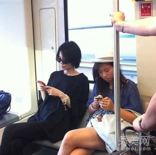 很明显,肖恩的妻子寇静怀了第二个孩子。