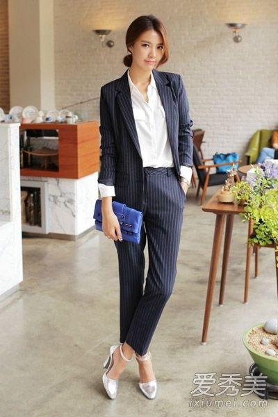 这就是春天工作时穿西装的方式。