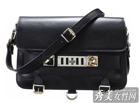 简单大方的女包用途广泛，能让你展示明星气息。