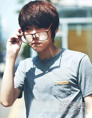 夏季时尚推荐男孩留刘海