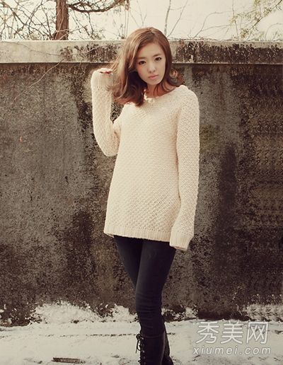 早春休闲组合和必备毛衣搭配的慵懒造型