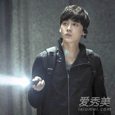 李易峰的发型叫什么名字?最新的发型图片