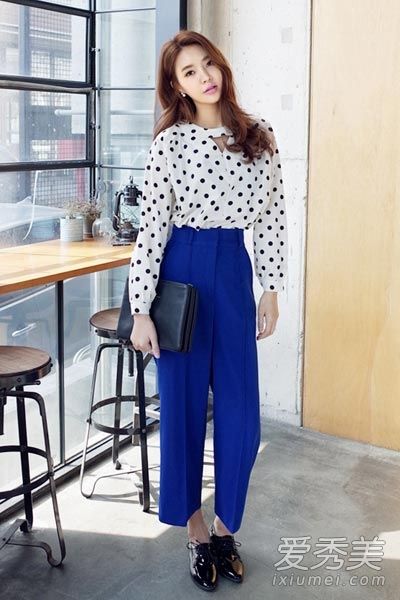 穿着优雅气质的长腿裤