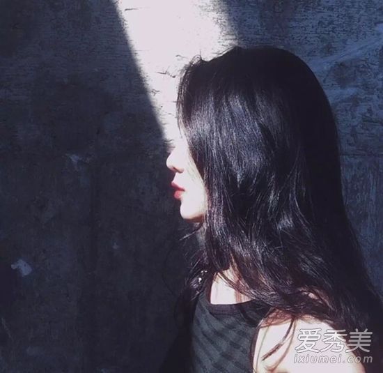 拯救分叉头发的5种方法，告诉你周围有分叉头发的女孩！