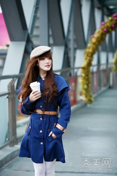 8个春天的女士用温柔的眼神挑起桃花