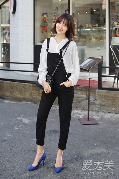 减少腰带的年龄，穿得更年轻，创造活力四射的服装