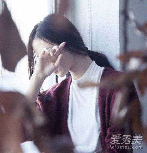 如何使头发柔软光滑?用吹风机吹干不会伤害你的头发技巧。