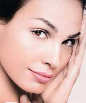 隐藏眼袋的3种化妆技巧