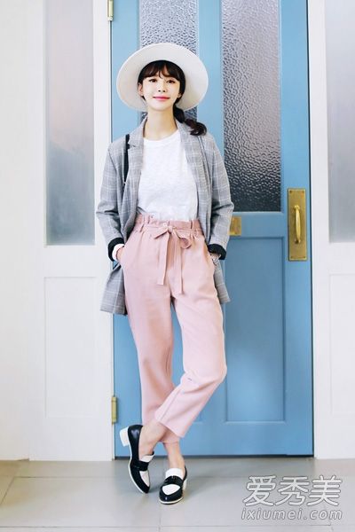 小套装+T恤帅气的经典搭配非常美味