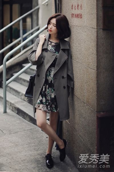 穿上春季风格的风衣