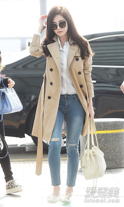 向徐贤学习穿卡其风衣和平角短裤很棒。