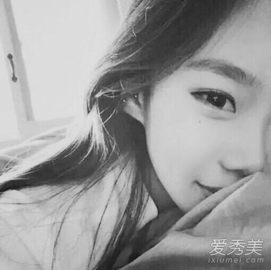 早上不要梳头。洗涤后,吹干10个头发护理ng行为是公开的