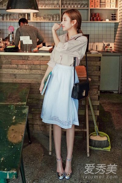 春季使用的长袖半身裙衬衫