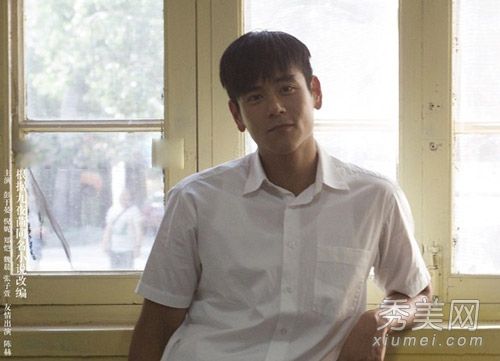 那部不能被吹走的怀旧电影是那一年男人发型的照片。