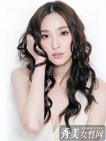 你永远不会忘记混血女演员的美丽妆容。