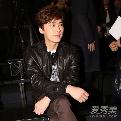 米兰观看《头发变了》节目,阎的身价大增