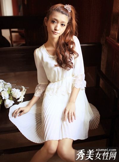 甜美迷人,轻盈成熟的女性展现魅力