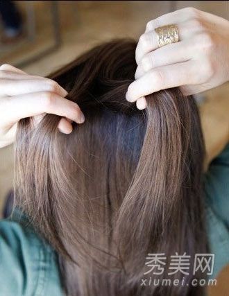 Y型辫子的编辑塑造甜美淑女形象