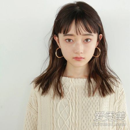 2019年最新的中长发发型是由日本发型师命名的。