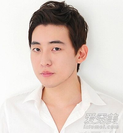 2015年男孩发型剪成干净帅气的短发