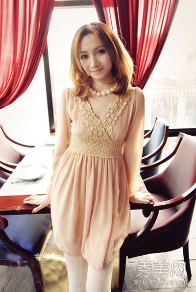 早春连衣裙，搭配8件甜美的必备单品