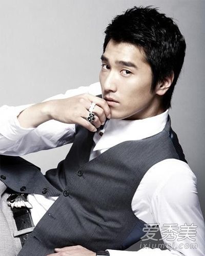 “流氓英雄”赵又廷的发型很帅