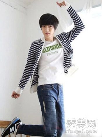 最新的圆脸男孩发型更时尚、更帅气。