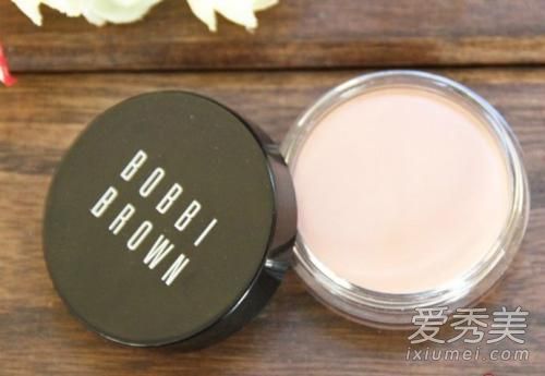 粉底应该用什么样的化妆品?如何使用粉底?