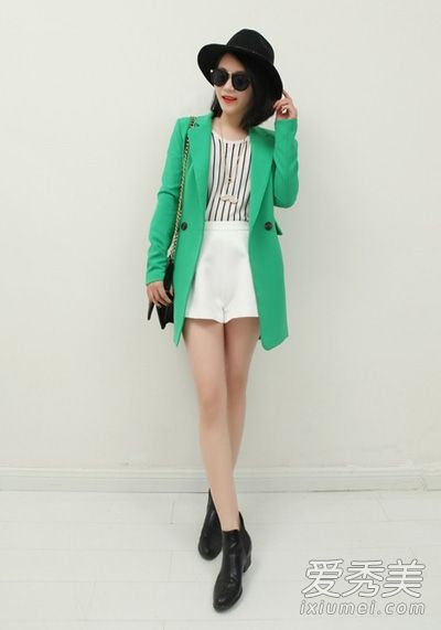 韩国版的长裤或短裙套装体现了这一趋势。