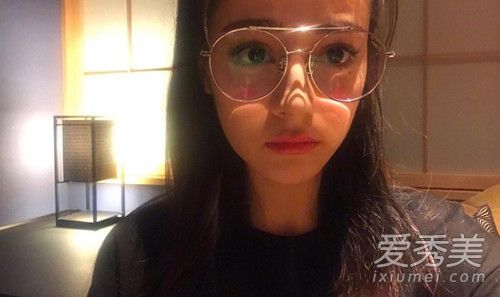 迪丽热巴的新发型把刘海从御姐变成了柔姐?
