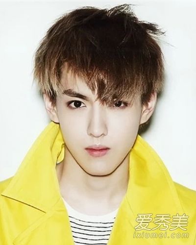 吴亦凡展示帅哥发型