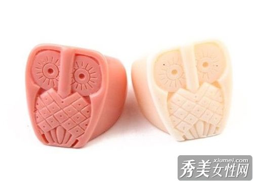 五彩缤纷的糖果色戒指照亮你的手指