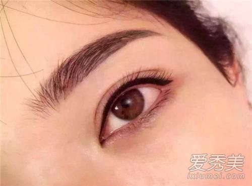 影响睫毛的线条是什么
