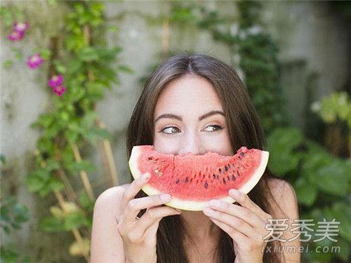 西瓜皮敷脸需要清洗吗?西瓜皮敷脸有什么害处