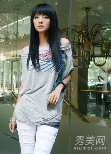 男孩们喜欢黑色的、美丽的、长长的直发,并回忆起星星最美丽的时刻。