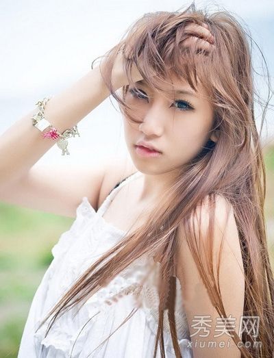长发飘飘的谢芷蕙陈冠希女友清纯温柔的脸蛋照片