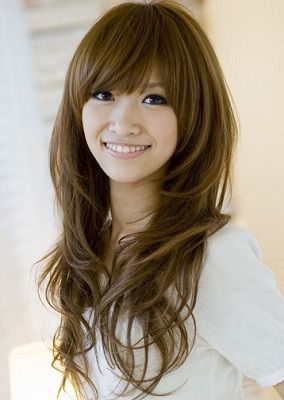 看看这张脸。选择刘海来装扮成柔嫩的、能降低年龄的样子。