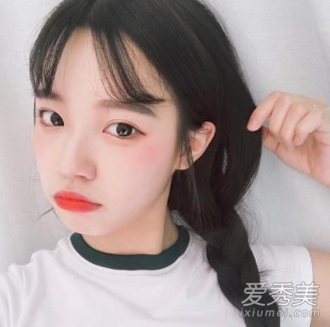 秋天我脸上长粉刺的原因是什么?